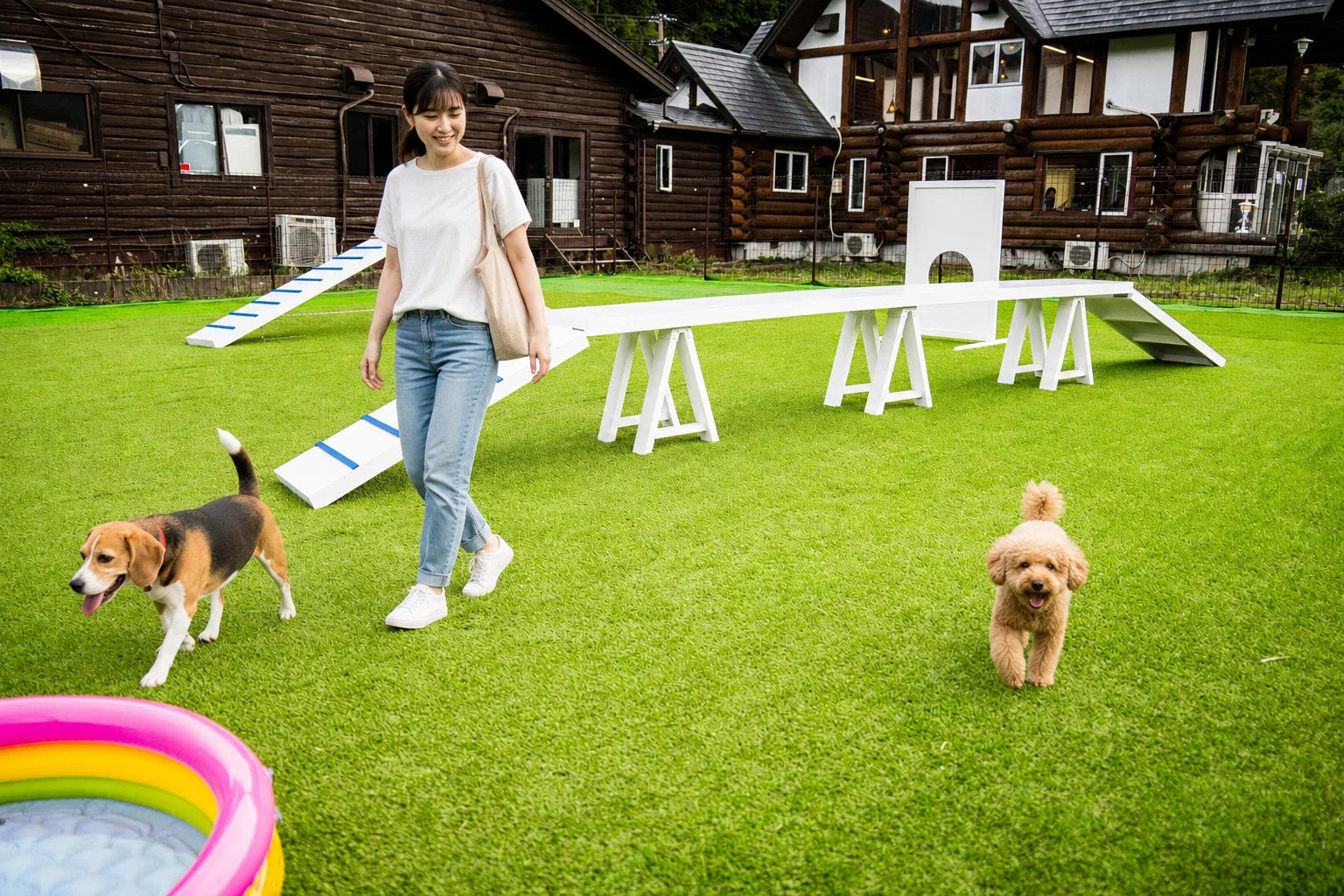 ほうとう研究所 with DOGS 併設ドッグラン（遊具・プール完備の芝生広場）