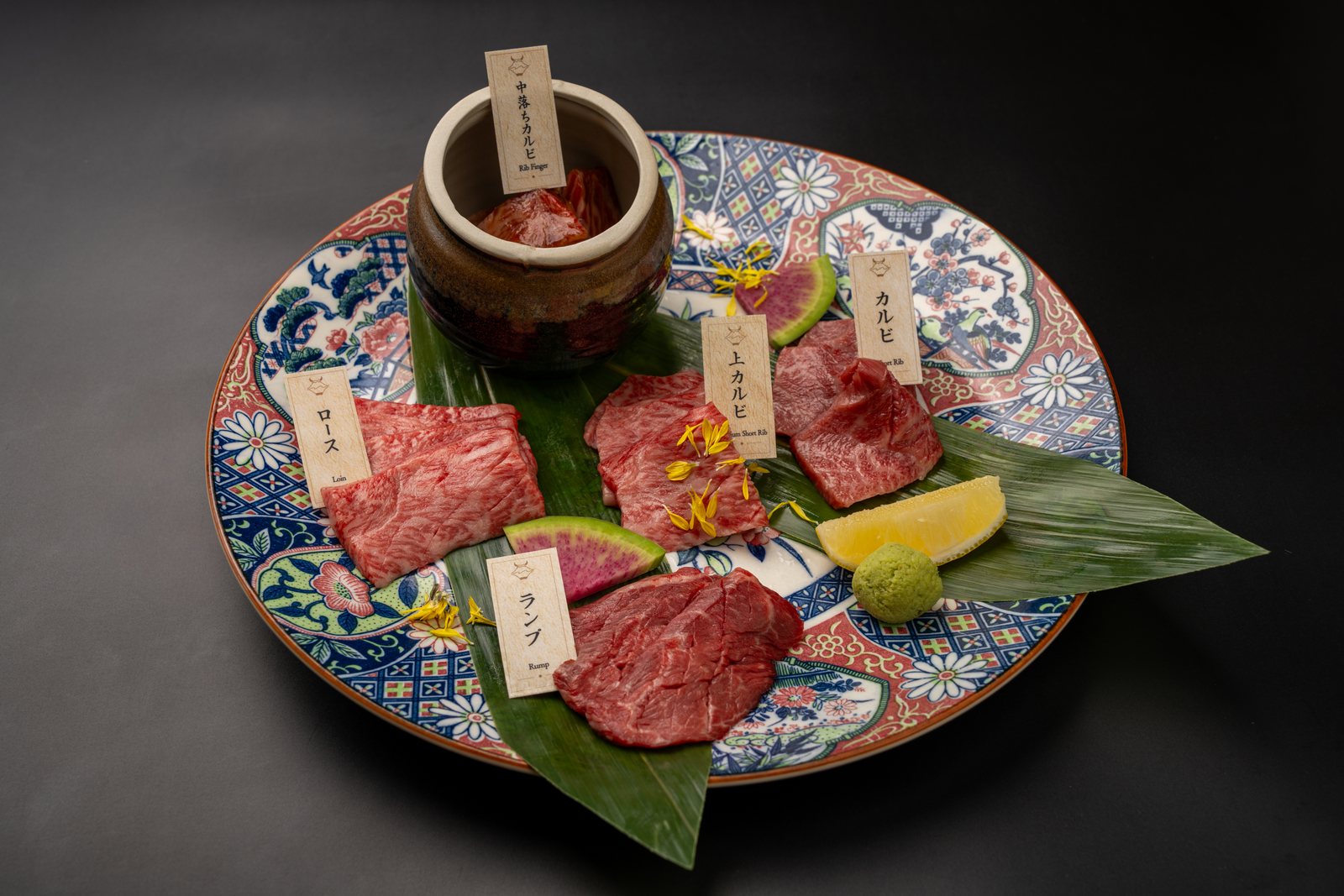 炭火で供する霜降り和牛